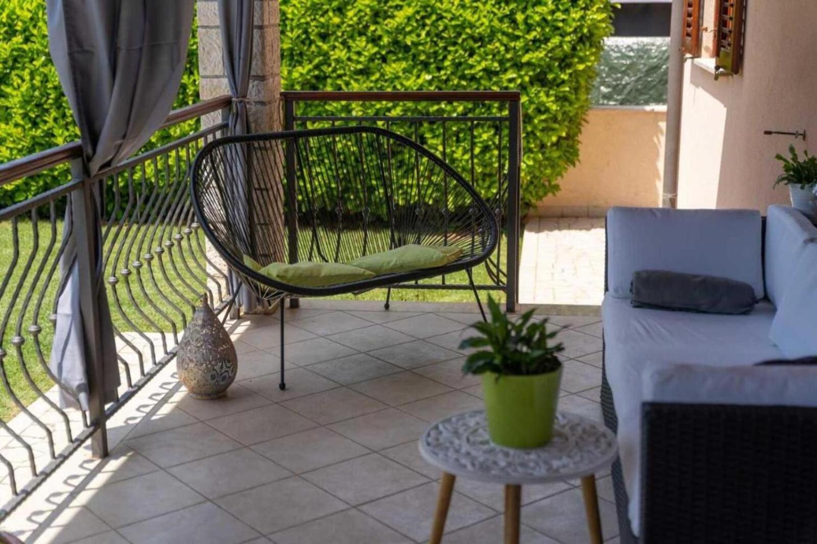 Mia & Iva For 6 2 People Near With Private Pool & Kids Playground - Pet Friendly Villa *