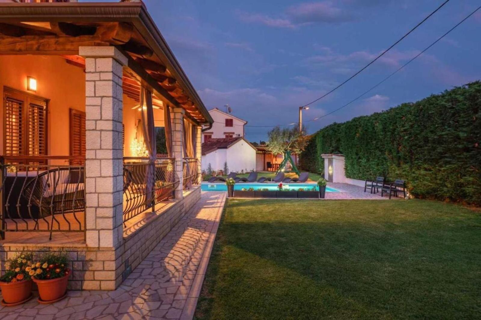 Mia & Iva For 6 2 People Near With Private Pool & Kids Playground - Pet Friendly