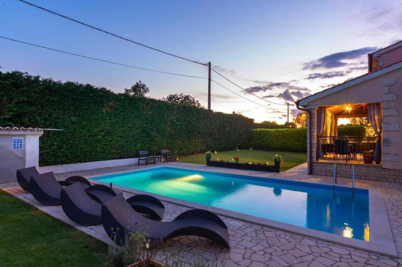 Villa Mia & Iva For 6 2 People Near With Private Pool & Kids Playground - Pet Friendly