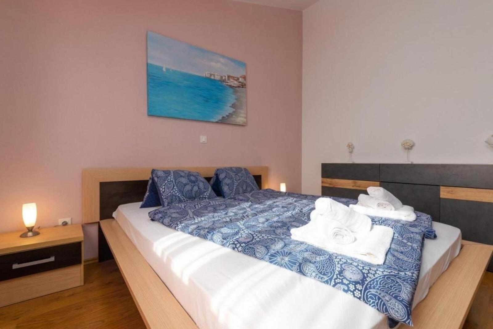 Mia & Iva For 6 2 People Near With Private Pool & Kids Playground - Pet Friendly Villa