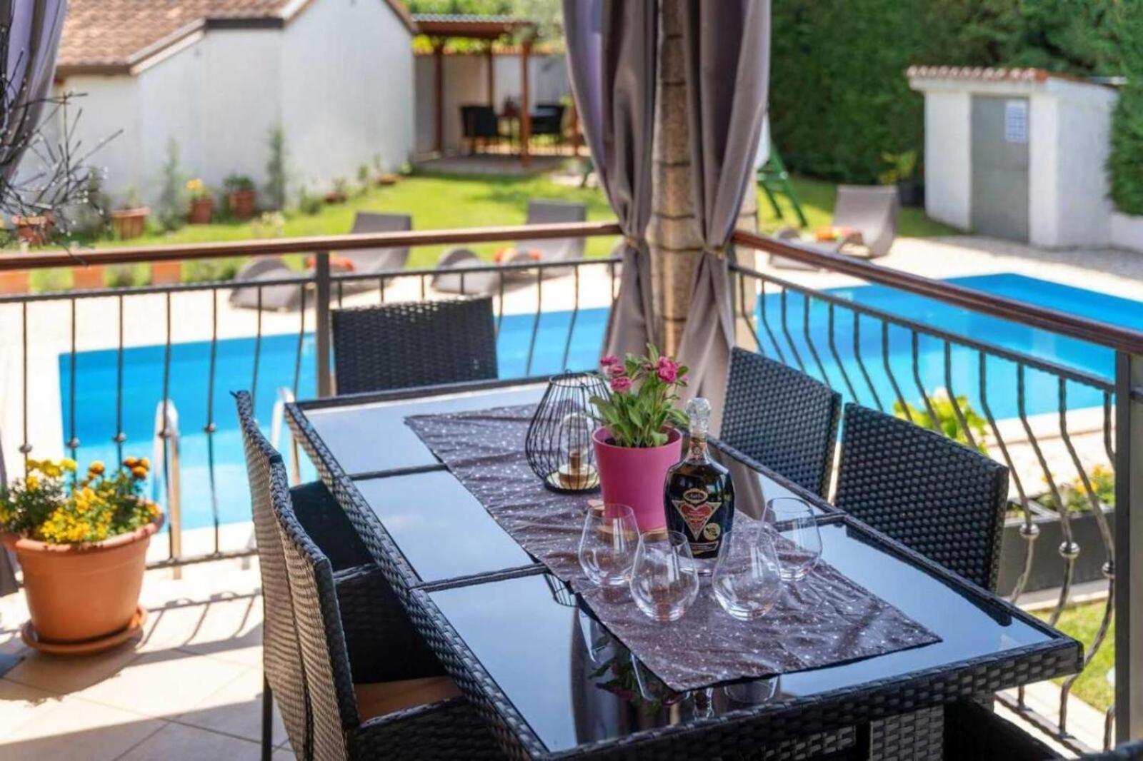 Villa Mia & Iva For 6 2 People Near With Private Pool & Kids Playground - Pet Friendly *