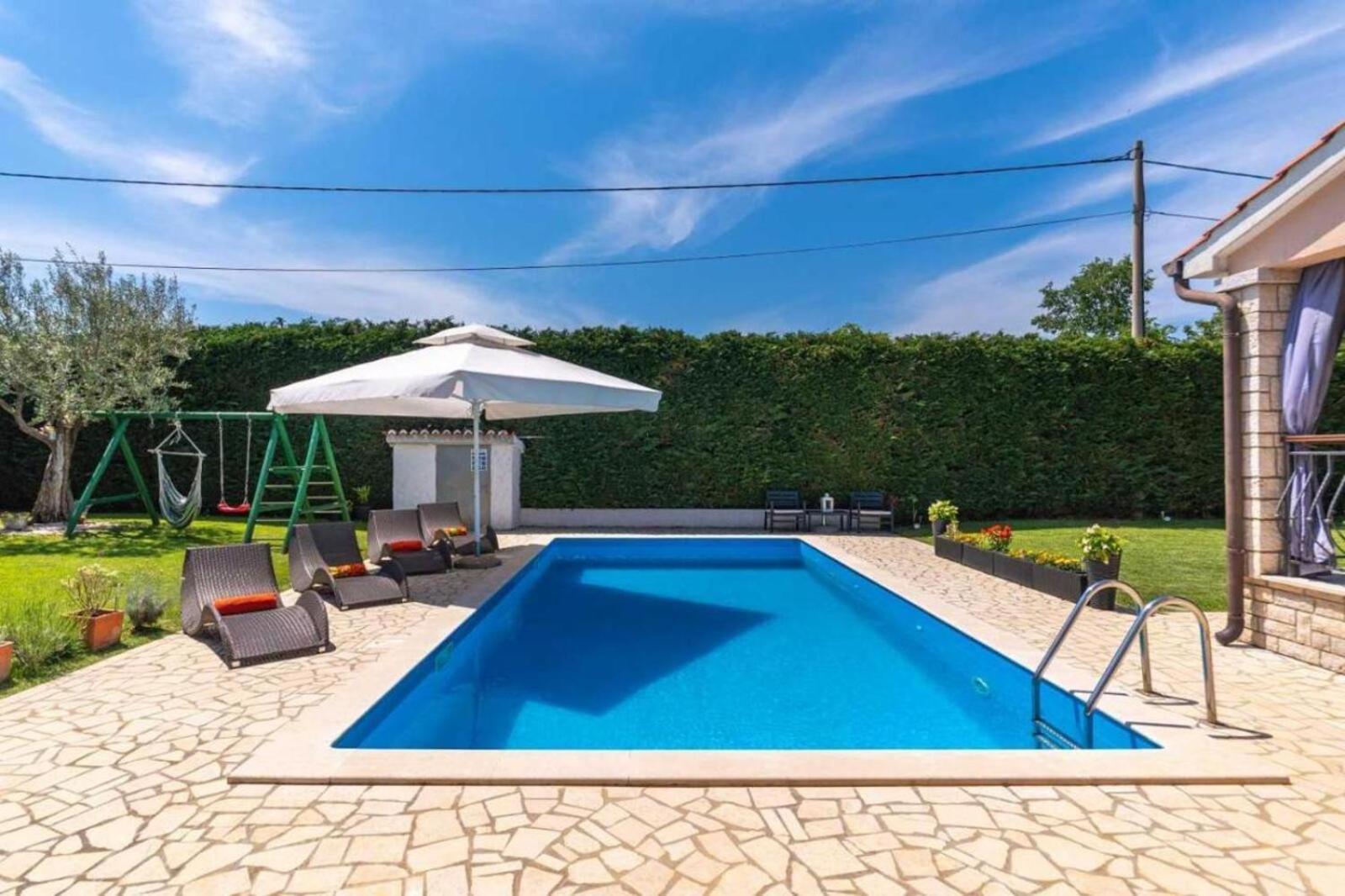 Mia & Iva For 6 2 People Near With Private Pool & Kids Playground - Pet Friendly * Poreč