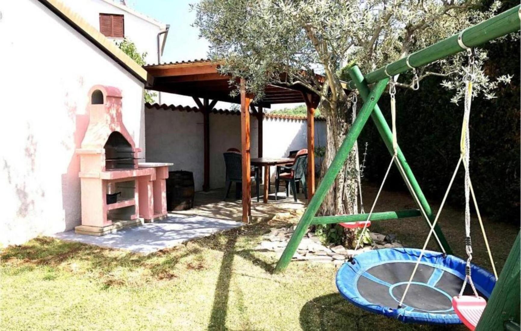 Mia & Iva For 6 2 People Near With Private Pool & Kids Playground - Pet Friendly